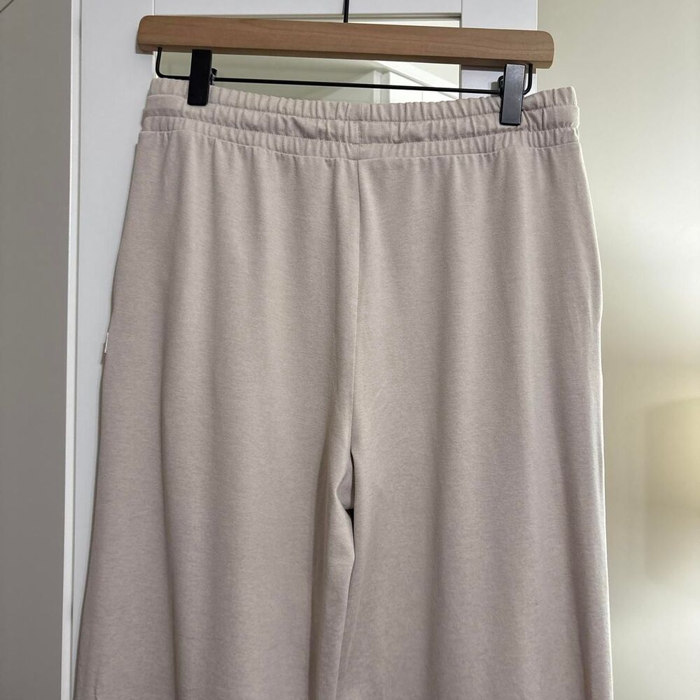 Vuori Essential Wideleg Pant in Ecru Heather size Small Regular Length - Picture 5 of 6